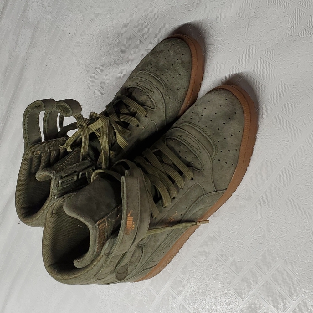 Puma high tops Suede Size 8.5